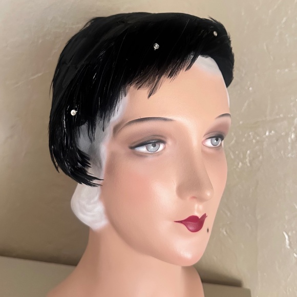 ELEGANT 1950s\' BLACK FEATHER/RHINESTONE COCKTAIL HAT